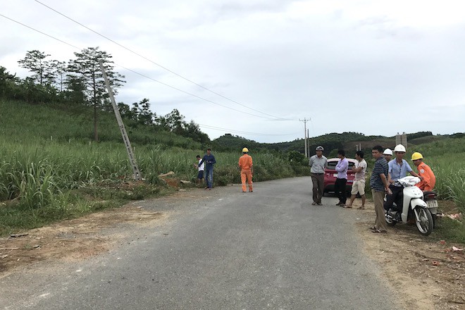 Vụ 4 người trồng cột điện tử vong: Khoảnh khắc 7 người bị hất văng sau tiếng rẹt rẹt