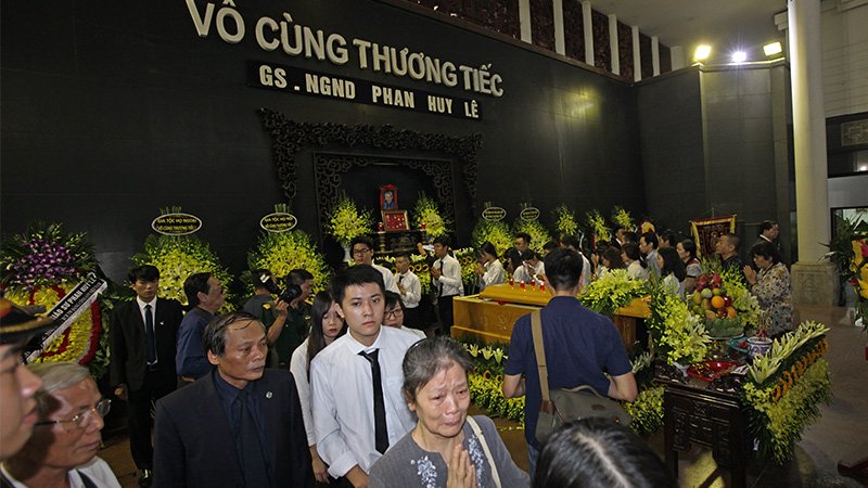 Ngàn người thương tiếc tiễn đưa giáo sư Phan Huy Lê