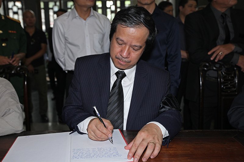 Ngàn người thương tiếc tiễn đưa giáo sư Phan Huy Lê