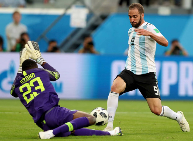 Gonzalo Higuain chân gỗ ám tuyển Argentina đến bao giờ?