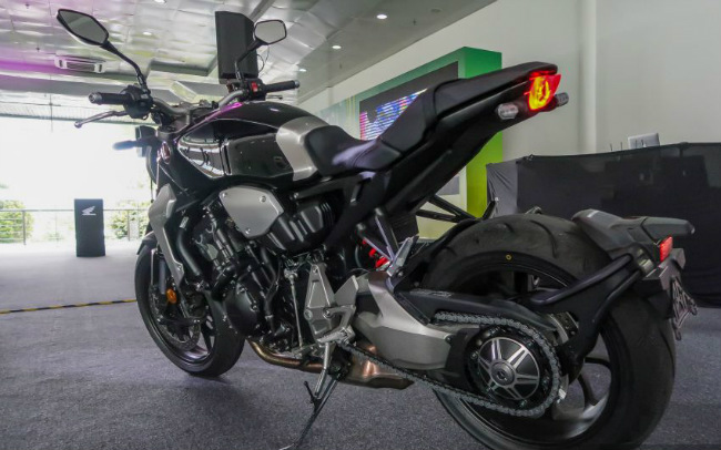2018 Honda CB1000R tại Malaysia rẻ hơn 40 triệu đồng ở Việt Nam 2018 Honda CB1000R tại Malaysia rẻ hơn 40 triệu đồng ở Việt Nam