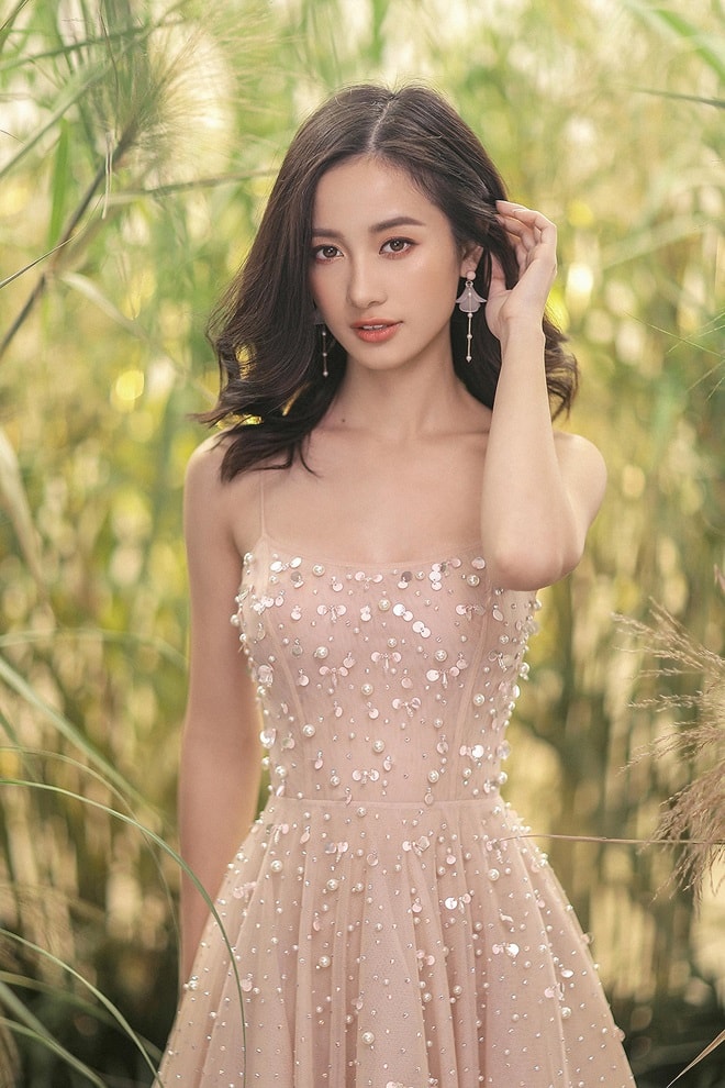 Váy áo tiểu thư tôn nét đẹp diễm lệ của Jun Vũ