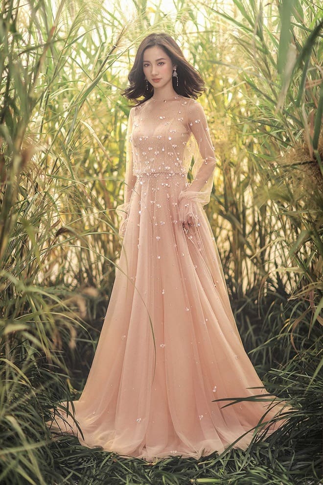 Váy áo tiểu thư tôn nét đẹp diễm lệ của Jun Vũ