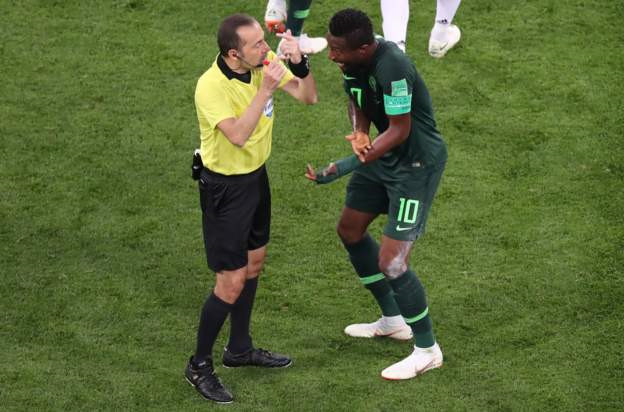 CĐV phẫn nộ khi Nigeria bị cướp trắng chiến thắng trước Argentina