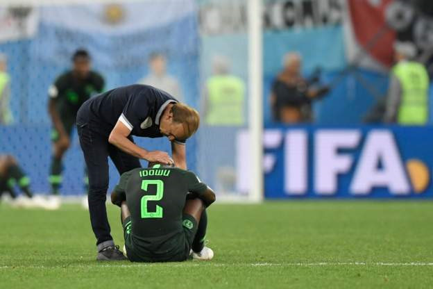 CĐV phẫn nộ khi Nigeria bị cướp trắng chiến thắng trước Argentina