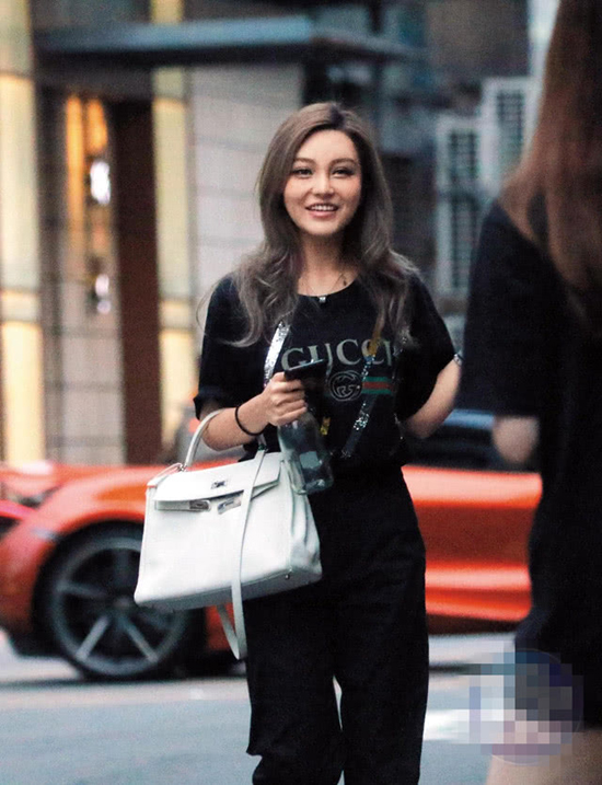 La Chí Tường tậu nhà chuẩn bị cưới hot girl dao kéo