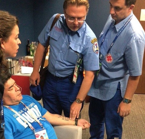 Maradona nhập viện khẩn cấp sau trận thắng của Argentina