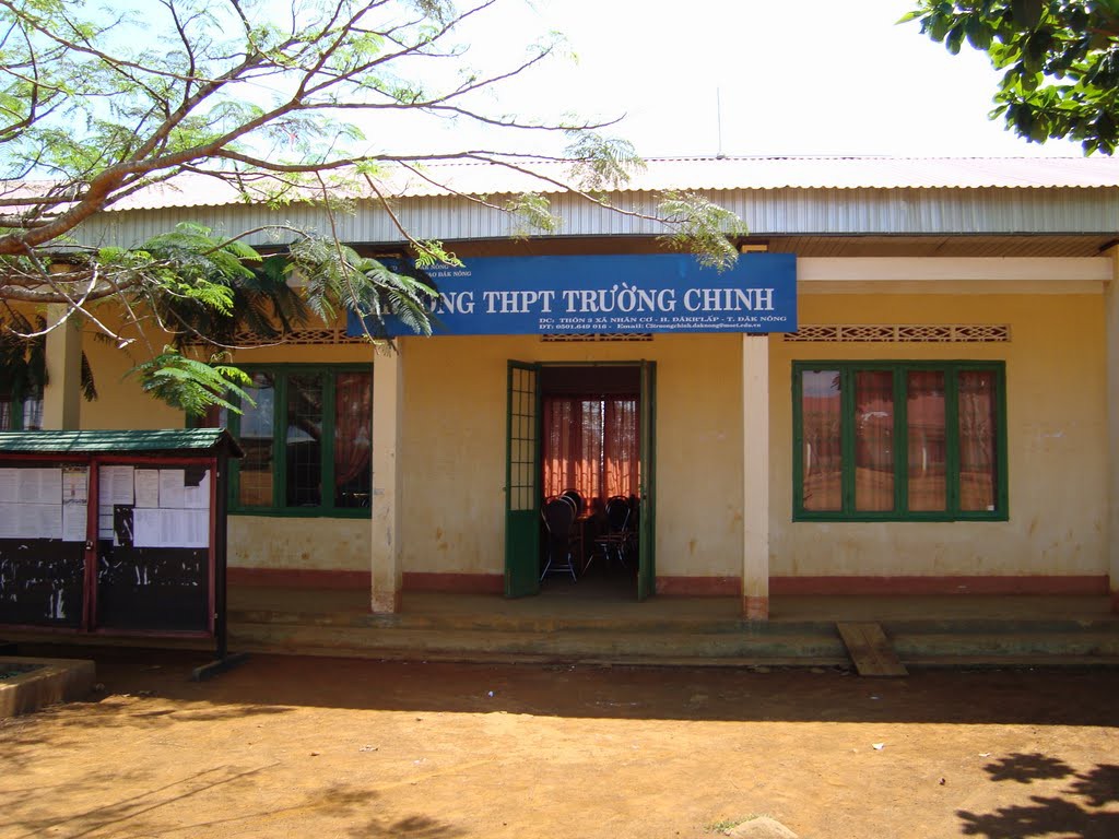 Mẹ bị tai nạn mất ngay trước cổng trường thi, nhà trường giấu để thí sinh yên tâm làm bài