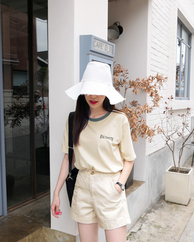 Quần shorts vải nhẹ tênh nhìn đơn giản mà diện được đủ kiểu, từ trẻ trung năng động đến bánh bèo điệu đà