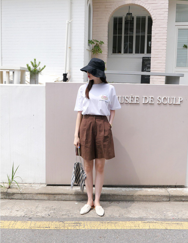 Quần shorts vải nhẹ tênh nhìn đơn giản mà diện được đủ kiểu, từ trẻ trung năng động đến bánh bèo điệu đà Quần shorts vải nhẹ tênh nhìn đơn giản mà diện được đủ kiểu, từ trẻ trung năng động đến bánh bèo điệu đà