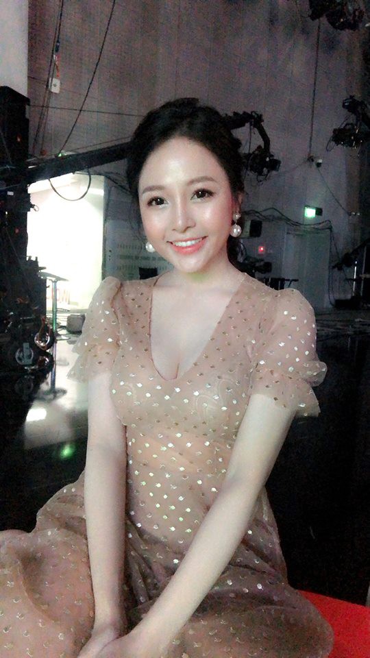 Hot girl Trâm Anh: Thật thà trên sóng truyền hình là tự sát