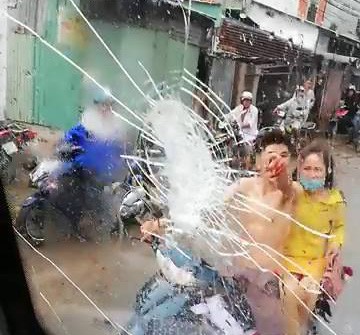 Lập hồ sơ vụ nam thanh niên đấm vỡ kính xe khách