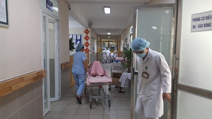 Phía sau chuyện nữ sinh 17 tuổi vào viện sinh con một mình