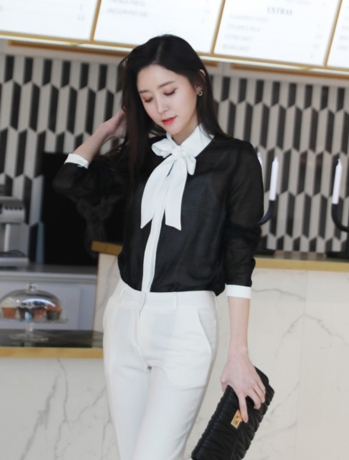 Sơ mi công sở không nhất thiết phải kín như bưng