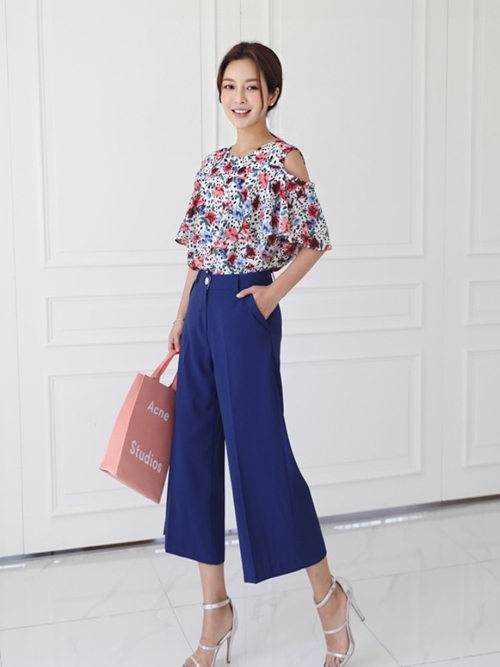 Sơ mi công sở không nhất thiết phải kín như bưng Sơ mi công sở không nhất thiết phải kín như bưng
