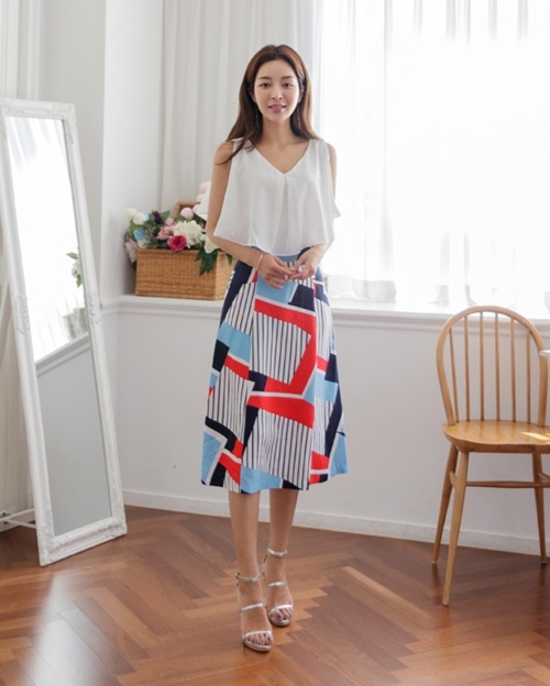 Sơ mi công sở không nhất thiết phải kín như bưng