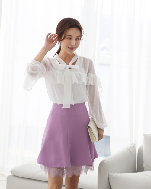Sơ mi công sở không nhất thiết phải kín như bưng Sơ mi công sở không nhất thiết phải kín như bưng