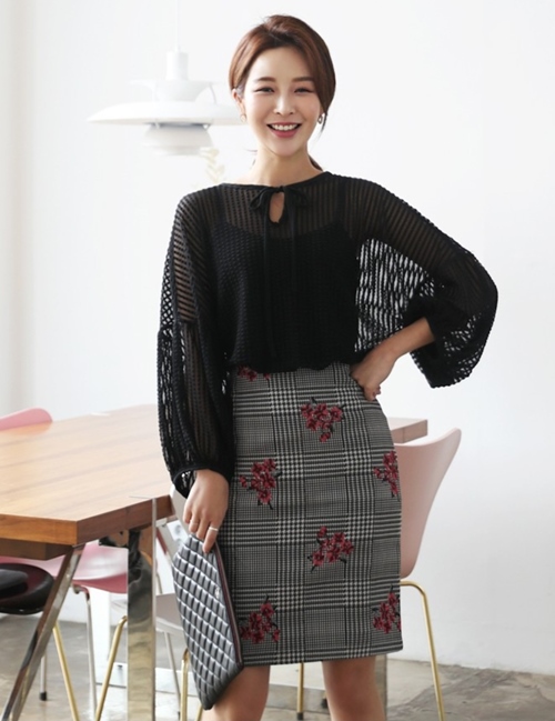 Sơ mi công sở không nhất thiết phải kín như bưng