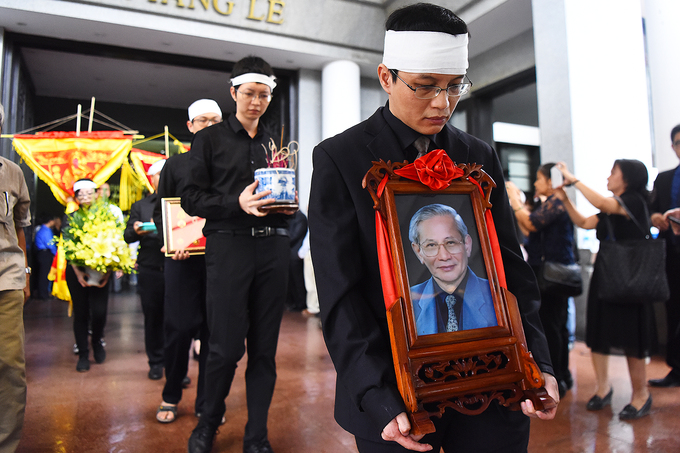 Hàng nghìn người tiễn đưa GS Phan Huy Lê