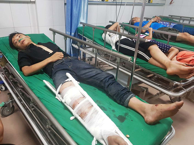 Lật xe giường nằm, 2 người bị đè chết tại chỗ