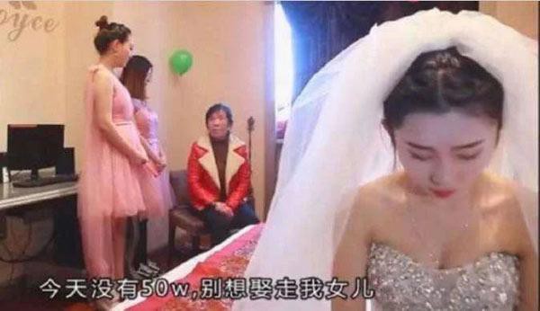 Nhà gái đòi thêm 1,7 tỷ trong đám cưới, phù dâu quay sang cầu hôn chú rể