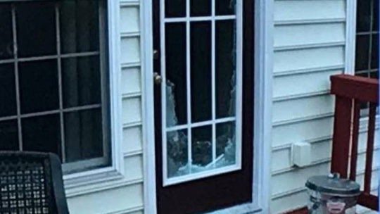 Bay từ New Zealand đến Mỹ để đột nhập nhà thiếu nữ quen trên mạng