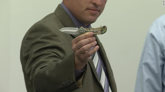 Bay từ New Zealand đến Mỹ để đột nhập nhà thiếu nữ quen trên mạng