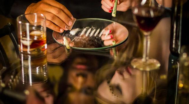 Đột nhập tiệc ma túy, tình.dục trong biệt thự xa hoa của bác sĩ phẫu thuật