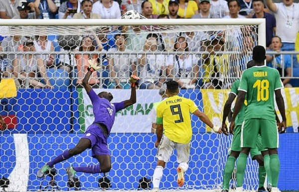 Thắng sát nút, Colombia tiễn Senegal về nước