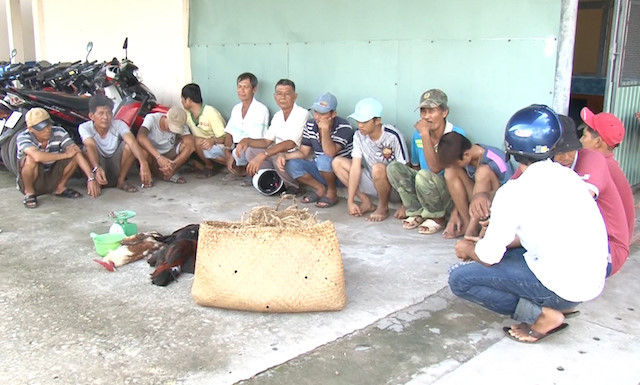 Cảnh sát liên tục bắt các điểm cờ bạc ở miền Tây