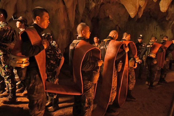 Khoan hang động để tìm đội bóng trẻ em mất tích ở Thái