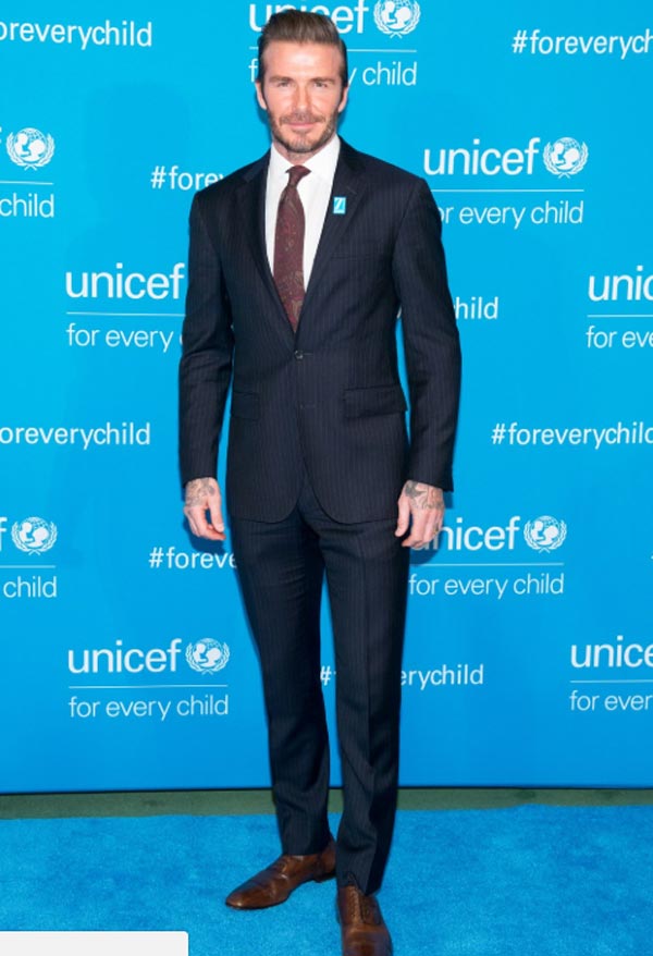 43 tuổi, David Beckham vẫn gây sốt vì mặc suit quá đẹp