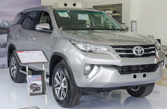 Khách hàng bị các đại lý chặt chém thêm 100 triệu đồng khi mua Toyota Fortuner