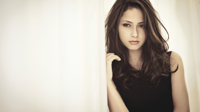 Tôi mà không đi theo chắc hàng xóm nhờ chồng tôi lên ngủ trên giường luôn rồi