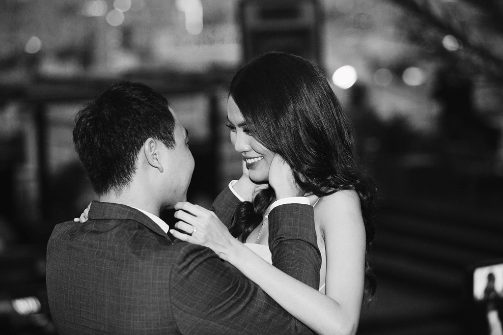 Hôn phu Lan Khuê: Đào hoa, giàu có và là cháu nội bà Tư Hường