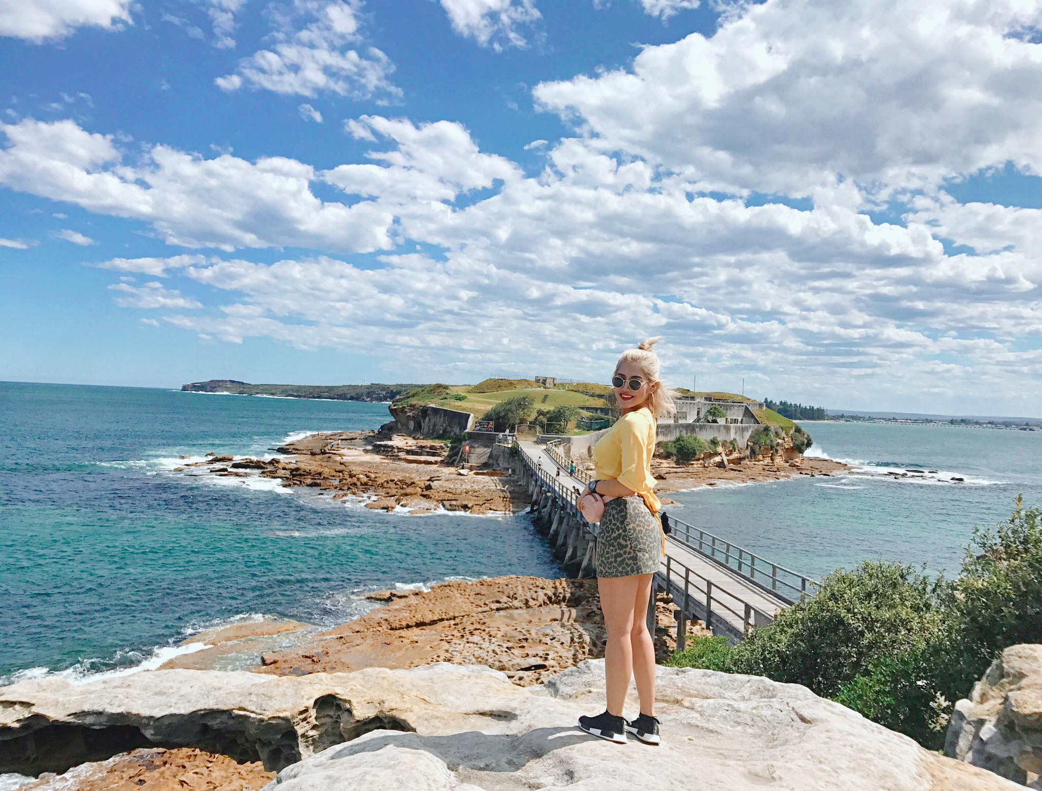 Hot girl Milan Phạm và những bức hình check-in nóng bỏng khắp thế giới