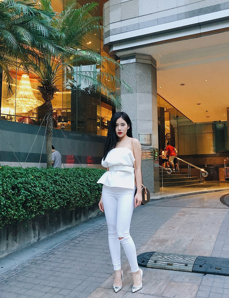 Hot girl Milan Phạm và những bức hình check-in nóng bỏng khắp thế giới