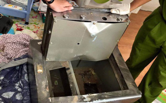 Nhà nữ đại gia ở miền Tây bị trộm viếng thăm, cuỗm gần 1 tỷ đồng Nhà nữ đại gia ở miền Tây bị trộm viếng thăm, cuỗm gần 1 tỷ đồng