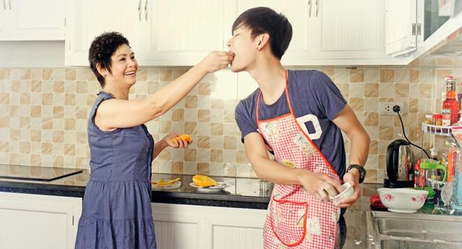 Đêm tân hôn, đang khí thế hừng hực thì tụt cảm xúc vì thấy chồng trong tư thế này