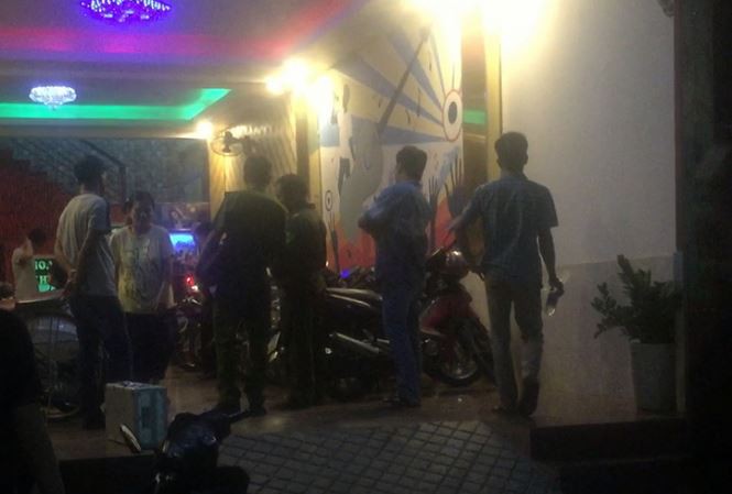 Mâu thuẫn với khách, nhân viên bảo vệ quán karaoke bị đánh nứt sọ ở Sài Gòn