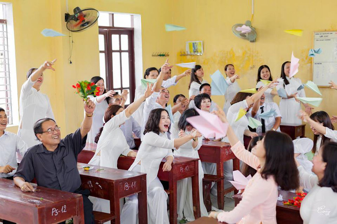 Bộ kỷ yếu kỷ niệm tình bạn 30 năm gây sốt mạng, thú vị hơn là do chính con trai một cặp đôi chụp tại nơi tình yêu bắt đầu