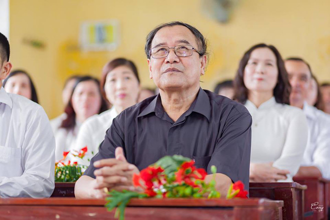 Bộ kỷ yếu kỷ niệm tình bạn 30 năm gây sốt mạng, thú vị hơn là do chính con trai một cặp đôi chụp tại nơi tình yêu bắt đầu