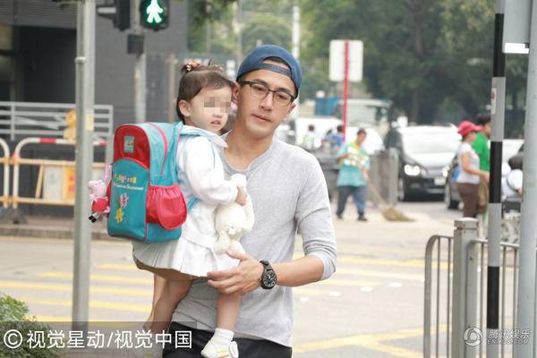 Sao Cbiz và những cặp vợ chồng đối với nhau như người dưng nước lã