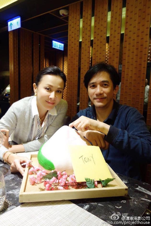 Sao Cbiz và những cặp vợ chồng đối với nhau như người dưng nước lã