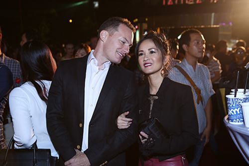 Cuộc sống của Hồng Nhung và chồng tây kém 3 tuổi trước khi tuyên bố ly hôn như thế nào?