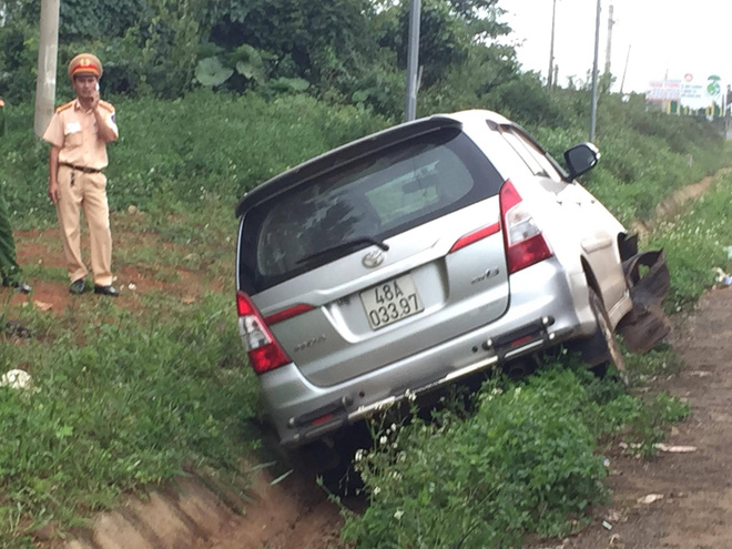 Thầy cô quyên góp hỗ trợ gia đình nam sinh có mẹ bị tai nạn mất ngay trước cổng trường thi