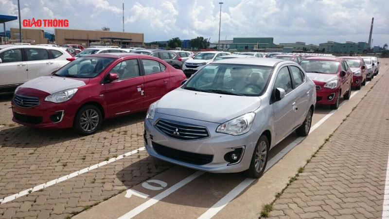Hơn 300 ô tô Mitsubishi miễn thuế đã cập cảng Việt Nam