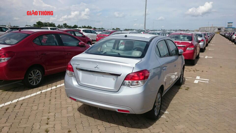 Hơn 300 ô tô Mitsubishi miễn thuế đã cập cảng Việt Nam