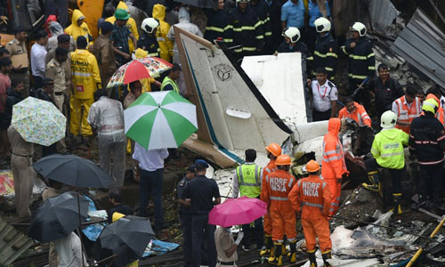 Máy bay Ấn Độ đâm vào công trường xây dựng, 5 người thiệt mạng