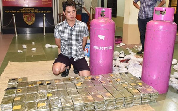 Quái chiêu kiểm soát đàn em của trùm ma túy vừa bị cảnh sát nổ súng, bao vây ở Sơn La